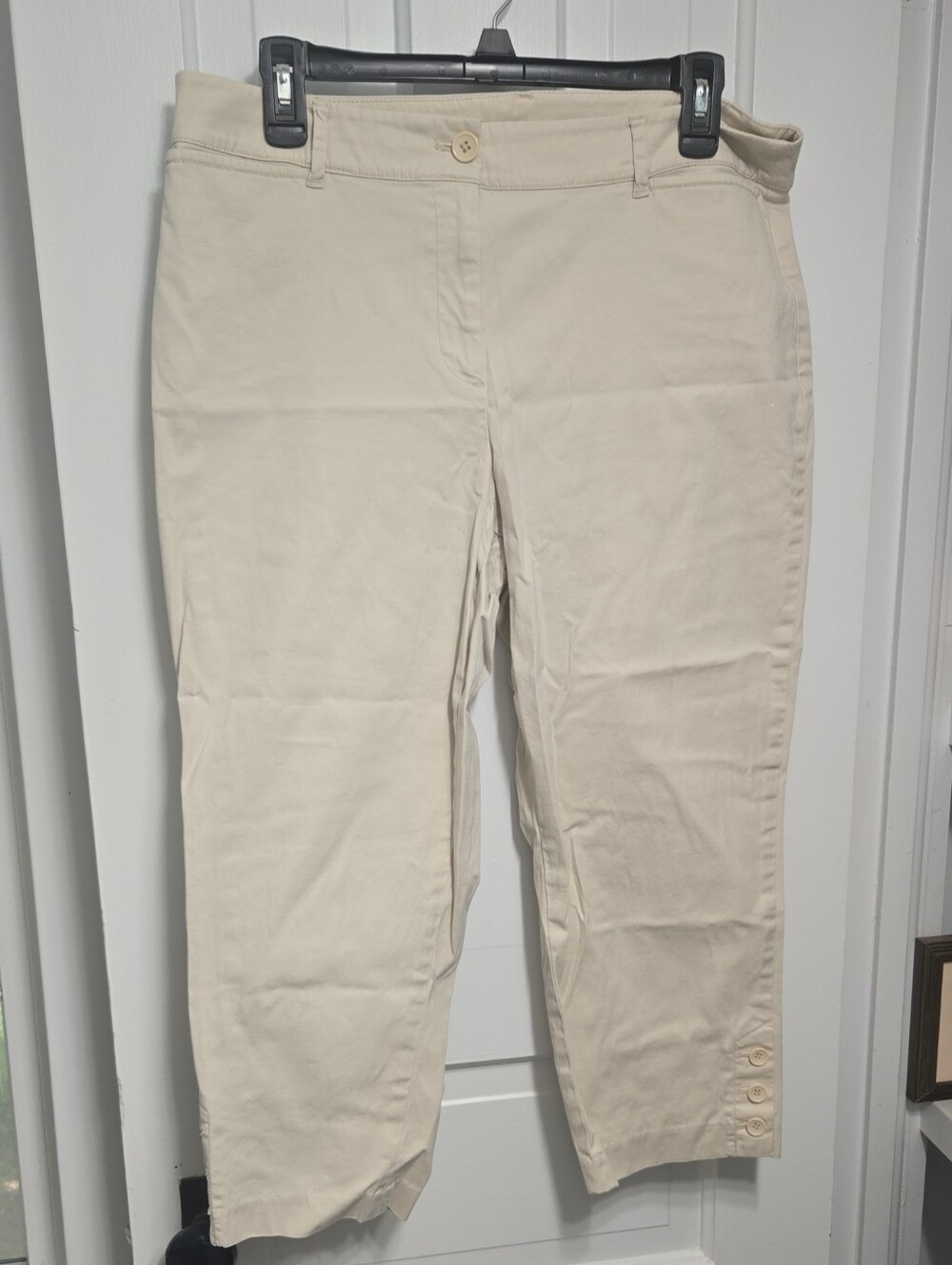 Talbots Cream Stretch Crop Capris with Hem Buttons